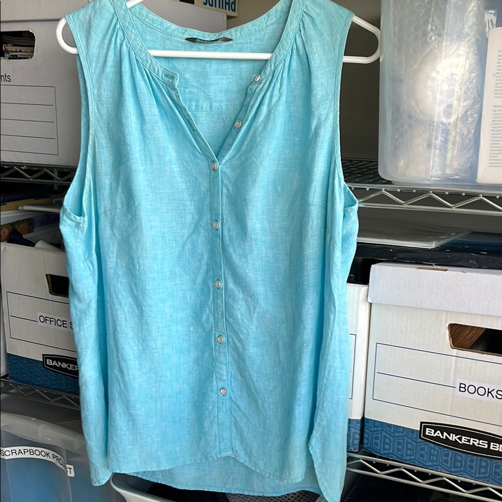 Tommy Bahama Blue Sleeveless Buttoned Tank Top